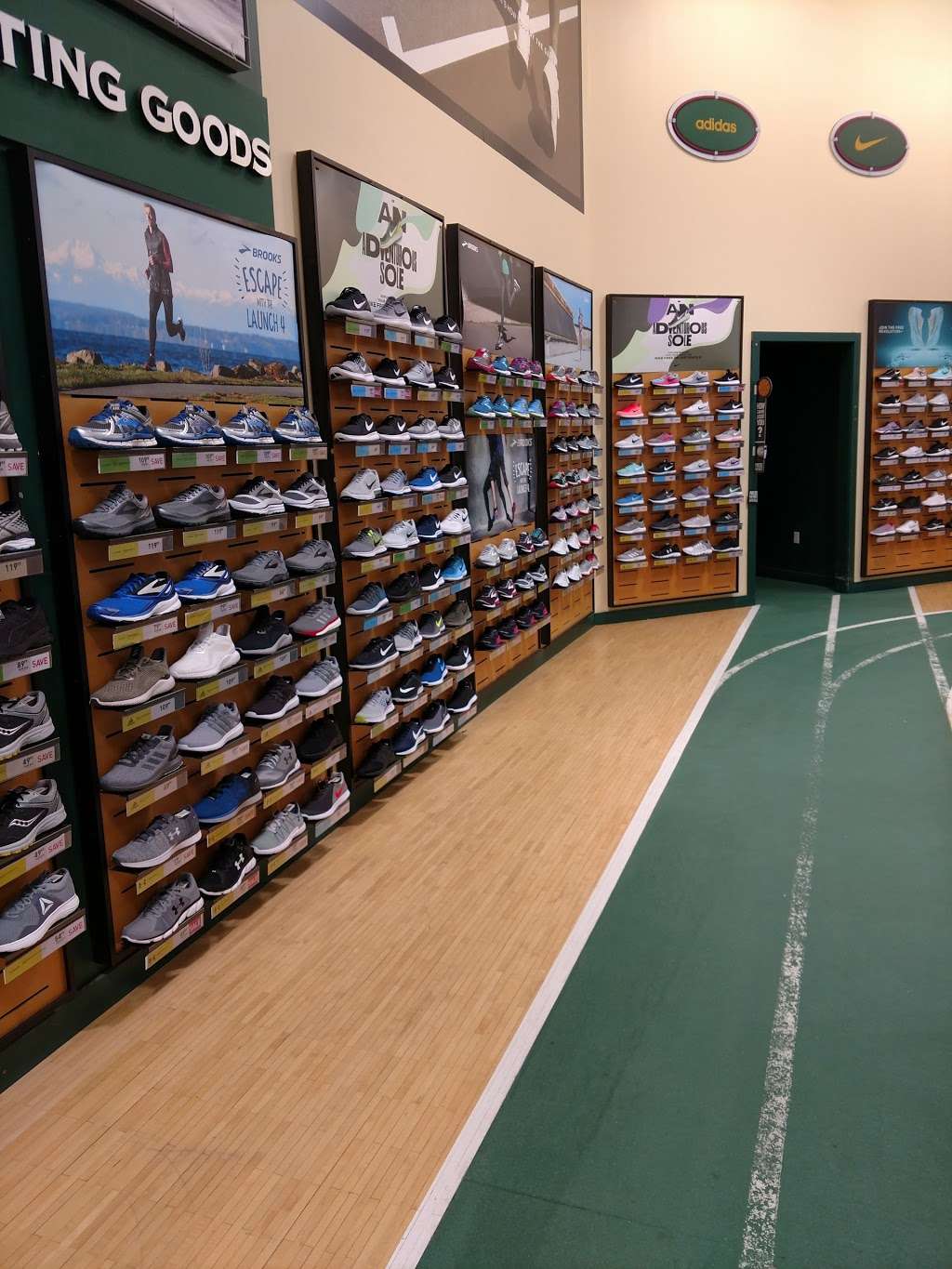 DICKS Sporting Goods | 2 Galleria Mall Dr, Taunton, MA 02780, USA | Phone: (508) 823-8132