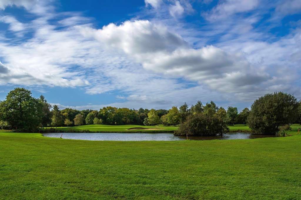 Stapleford Abbotts Golf Club | Horsemanside, Tysea Hill, Romford RM4 1JU, UK | Phone: 01708 381108