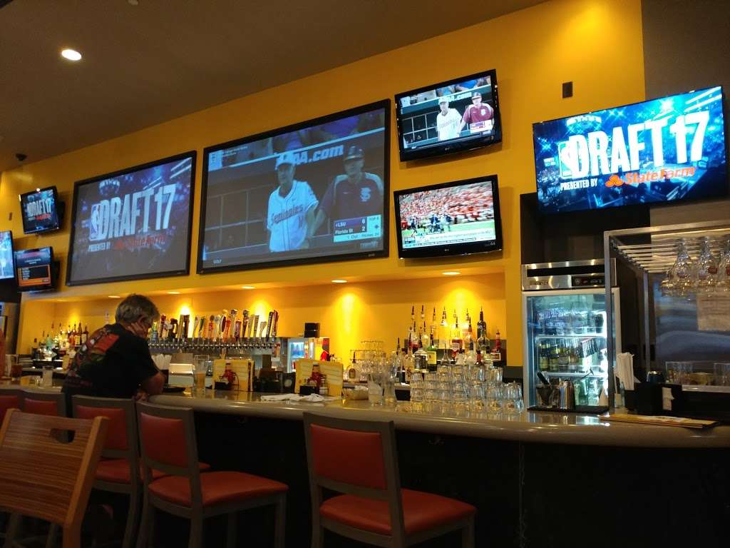 Buffalo Wild Wings | 2683 E Main St Suite 117, Plainfield, IN 46168, USA | Phone: (317) 837-2770