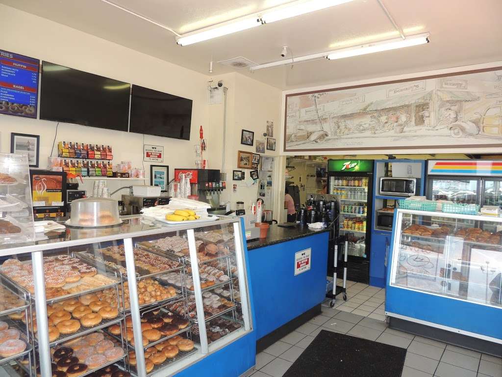 Seaside Donuts Bakery | 2108 W Oceanfront, Newport Beach, CA 92663, USA | Phone: (949) 675-2533