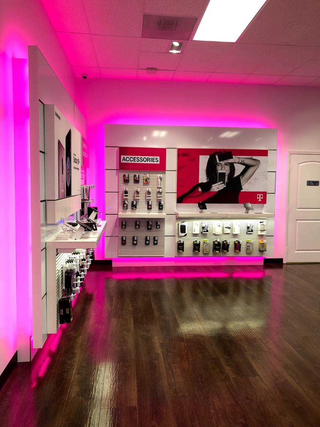 T-Mobile | 915 N Euclid St, Anaheim, CA 92801, USA | Phone: (714) 782-9190