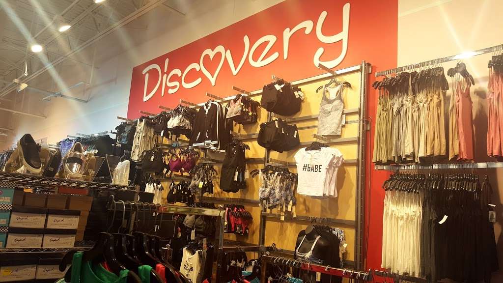 Discovery Clothing | 861 S Sutton Rd, Streamwood, IL 60107 | Phone: (630) 372-7737