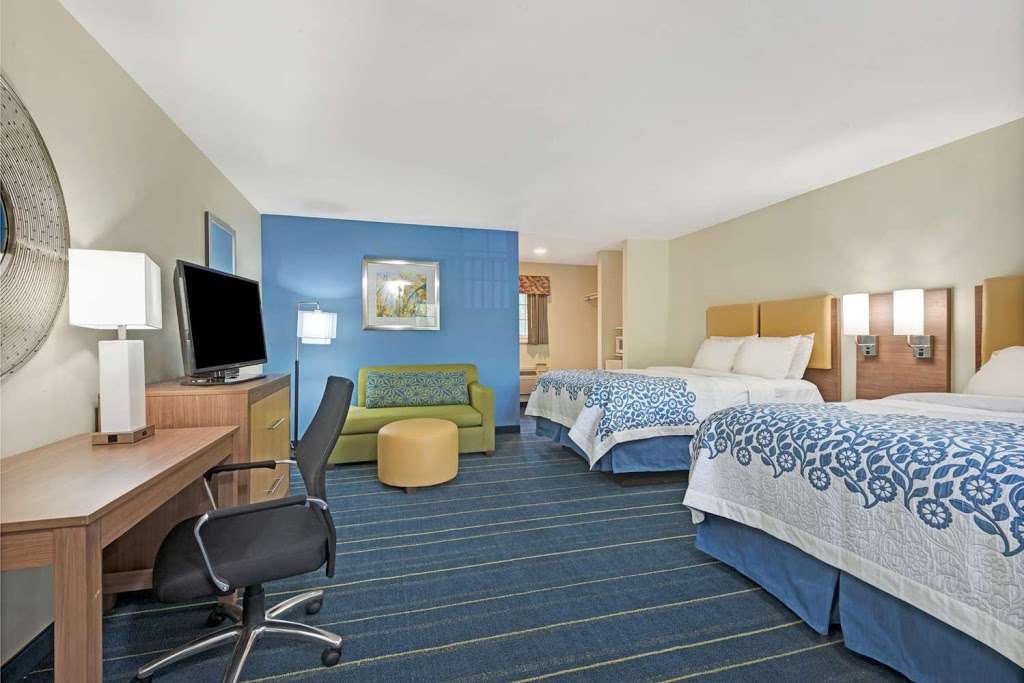 Days Inn by Wyndham Ridgefield | 296 Ethan Allen Hwy, Ridgefield, CT 06877 | Phone: (203) 438-3781