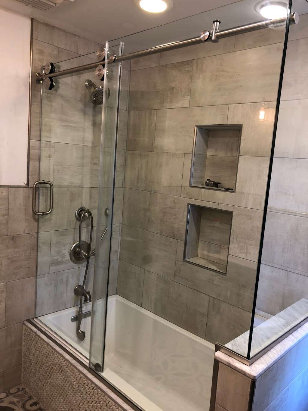 Great Neck Glass & Shower Door Inc | 354 Great Neck Rd, Great Neck, NY 11021, USA | Phone: (516) 482-3695