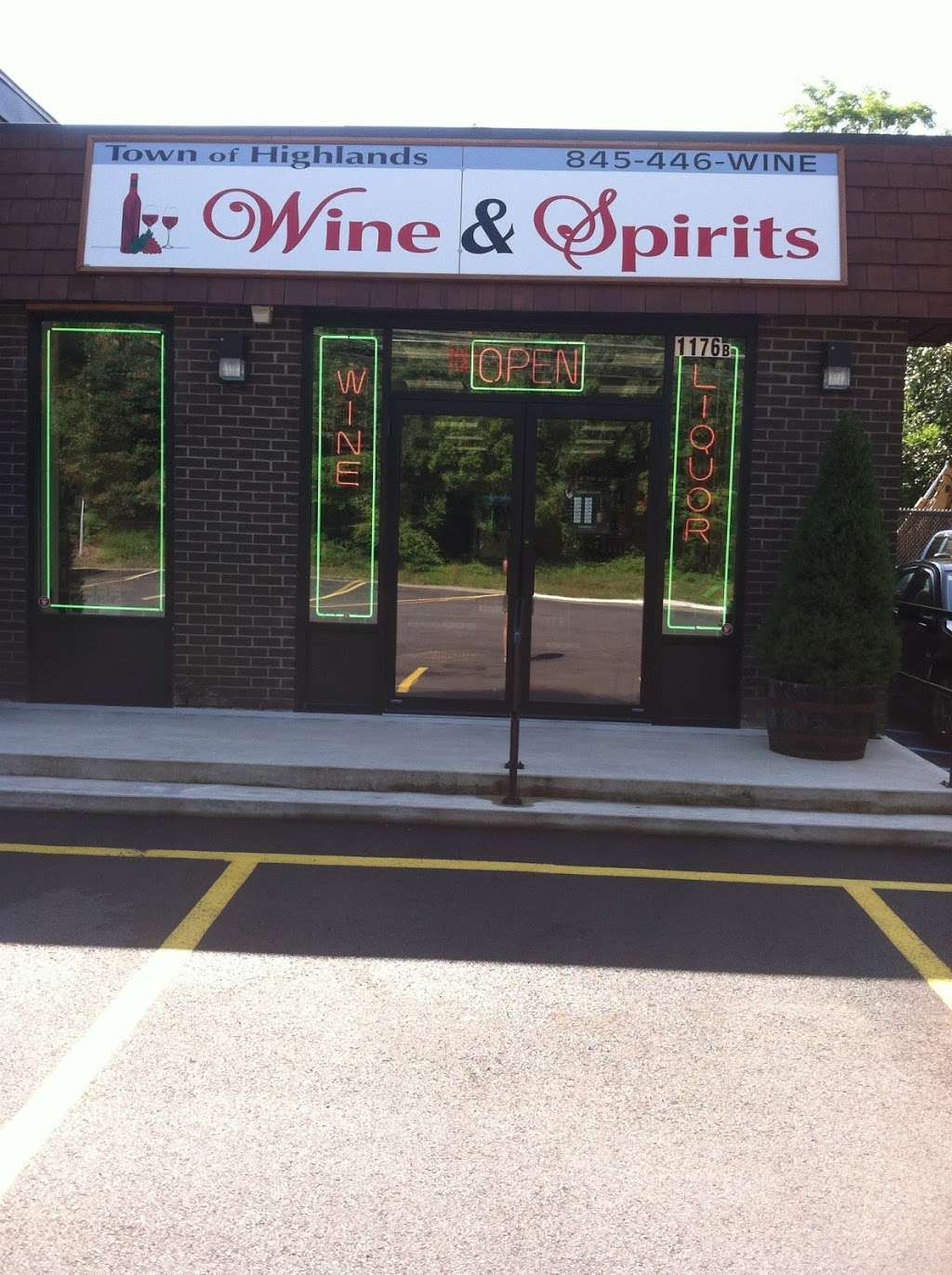 Town of Highlands Wine & Spirits | 1176 US-9W, Fort Montgomery, NY 10922 | Phone: (845) 446-9463