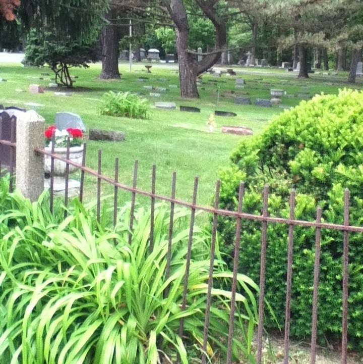 Bronswood Cemetery | 3805 Madison St, Oak Brook, IL 60523 | Phone: (630) 323-0185