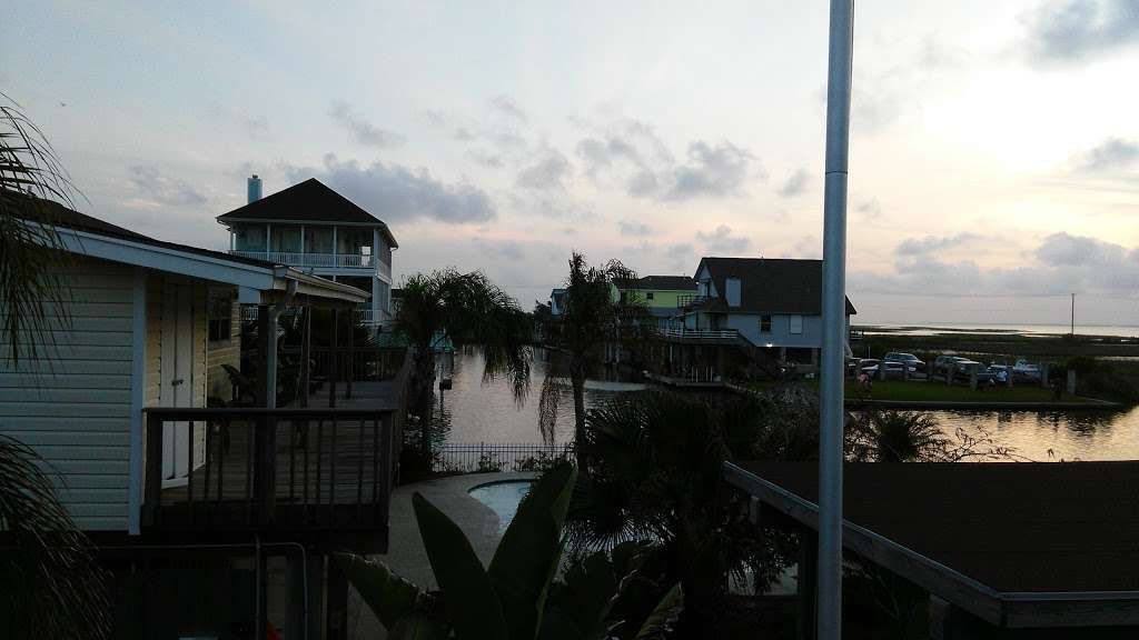 Sea-esta by the Bay! Vacation Rental | 16638 Bermuda Way, Jamaica Beach, TX 77554, USA | Phone: (979) 799-6970