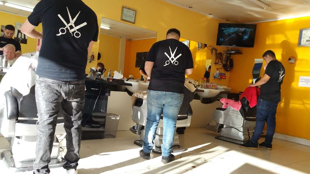 Prestige Barbers Bullsmoor Lane | 251 Bullsmoor Ln, Waltham Cross, Enfield EN1 4SB, UK | Phone: 07473 758261