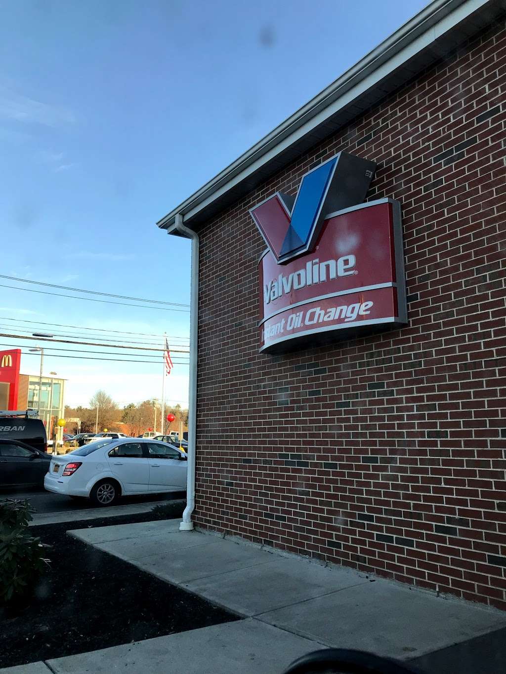 Valvoline Instant Oil Change | 175 Everett St, Norwood, MA 02062, USA | Phone: (781) 255-9797