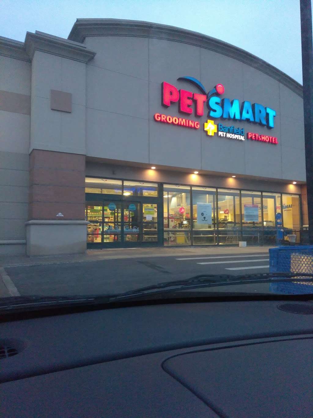 PetSmart | 400 Mill Creek Dr, Secaucus, NJ 07094, USA | Phone: (201) 583-0861