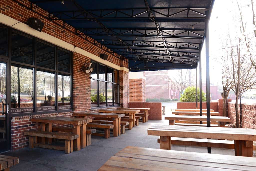Flying Saucer Draught Emporium | 9605 N Tryon St A, Charlotte, NC 28262, USA | Phone: (704) 717-8179