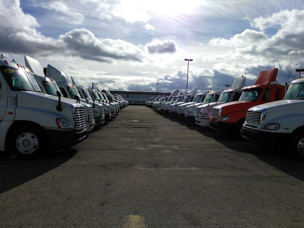Ryder Used Truck Sales | 301 E S Frontage Rd, Bolingbrook, IL 60440, USA | Phone: (630) 783-1060