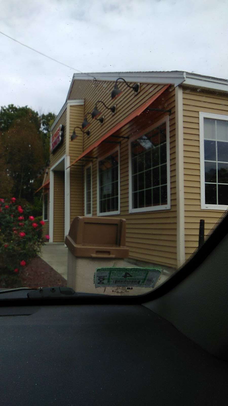 Dunkin | 407 Amesbury Rd, Haverhill, MA 01830 | Phone: (978) 374-3299