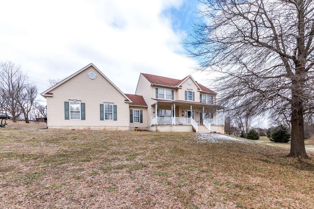 RE/MAX 1st Realty: Monika Foster | 1221 Hedgesville Rd, Martinsburg, WV 25403, USA | Phone: (304) 676-2943