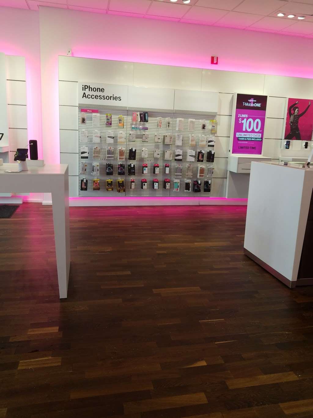 T-Mobile | 453 River Rd, Edgewater, NJ 07020, USA | Phone: (201) 943-1736