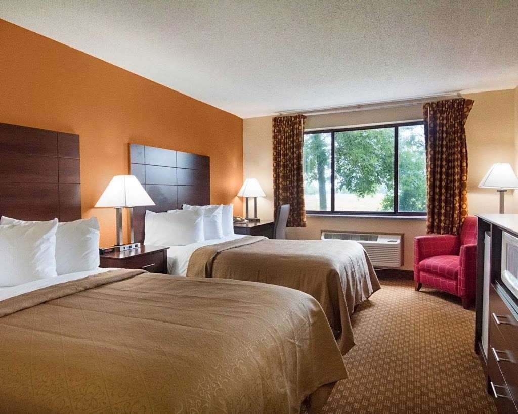 Quality Inn Sturtevant - Racine | 910 S Sylvania Ave, Sturtevant, WI 53177, USA | Phone: (262) 886-0385