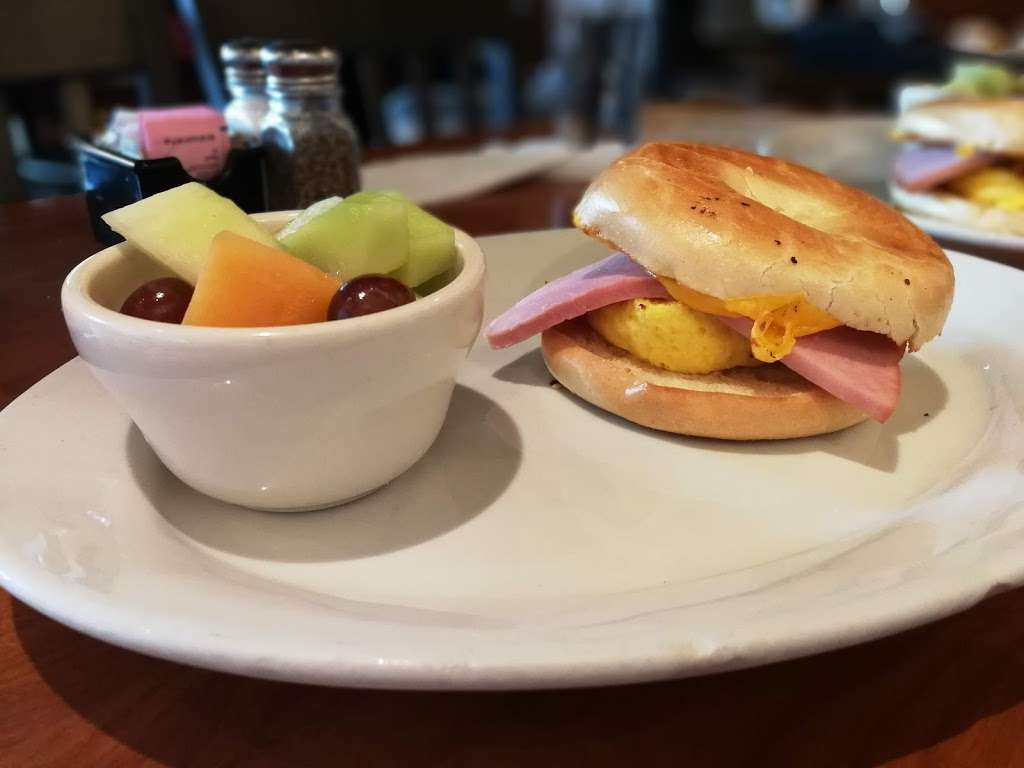 Red Rocks Bar & BBQ | 8500 Peña Blvd, Denver, CO 80249, USA | Phone: (303) 342-7176