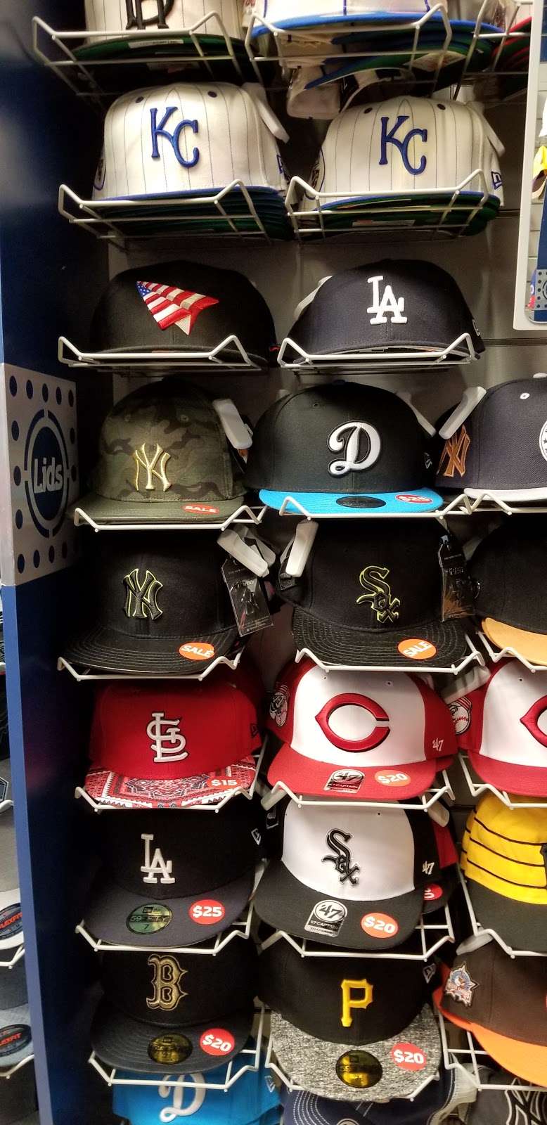 Lids | 5701 Outlets Tejon Pkwy SPC 320, Arvin, CA 93203 | Phone: (661) 858-2414