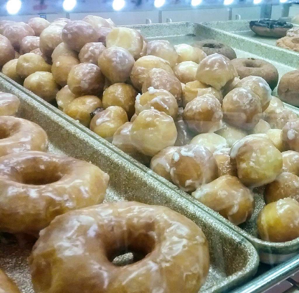 Donuts Delight | H, 6201 N Fry Rd, Katy, TX 77449, USA | Phone: (281) 463-3737