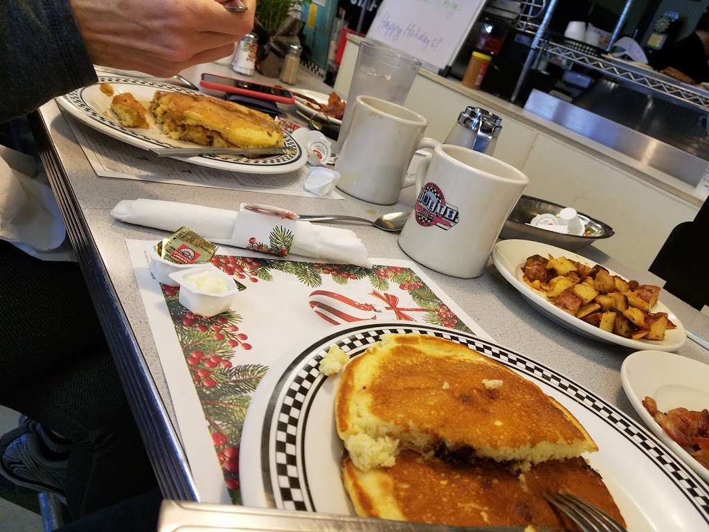 Comets Diner | 22 Westford Rd, Tyngsborough, MA 01879, USA | Phone: (978) 649-4646