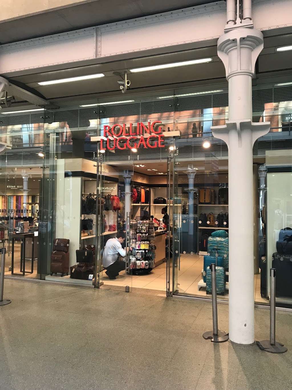 Rolling luggage st pancras shop