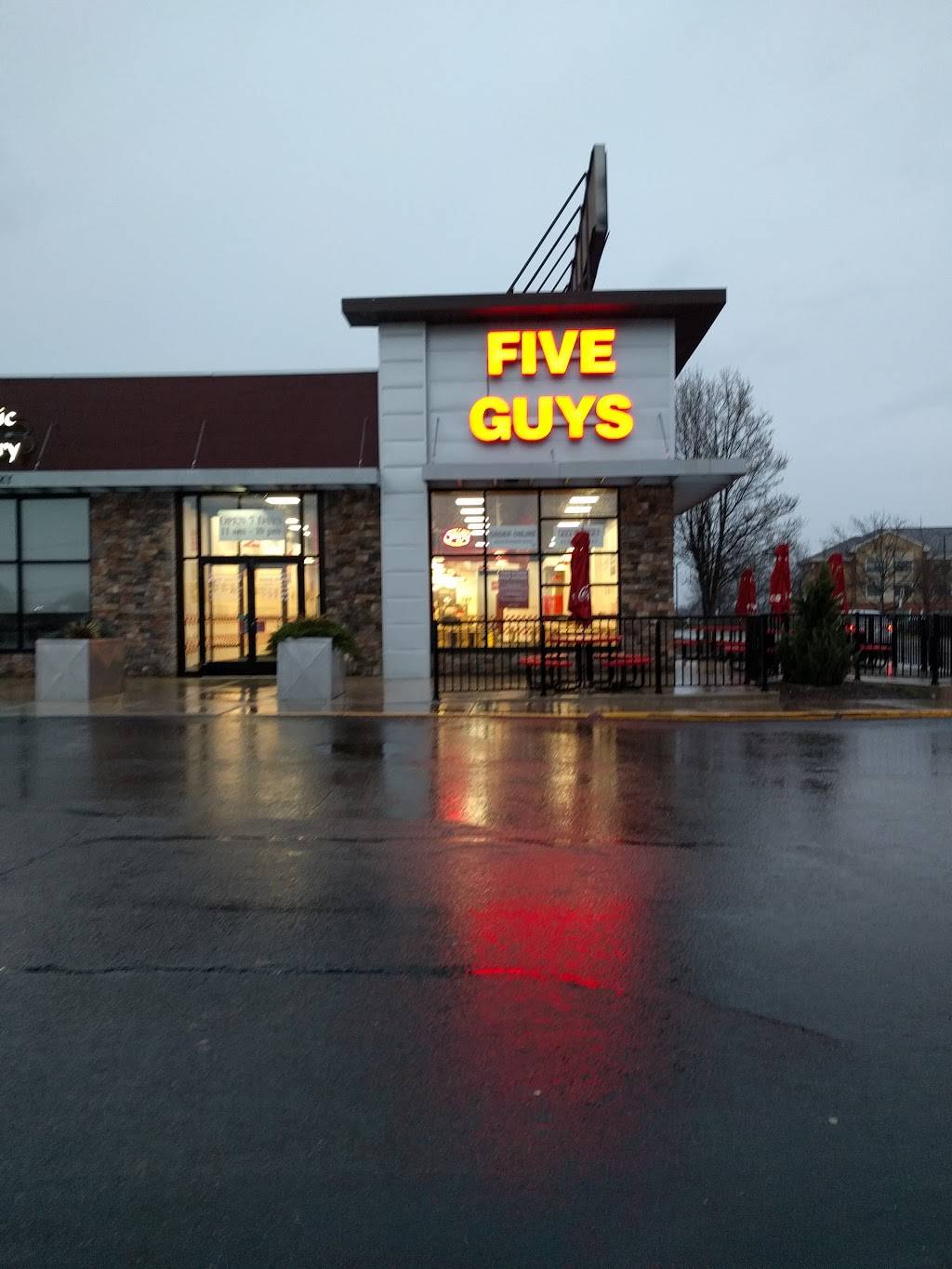 Five Guys | 3845 Northern Pike, Monroeville, PA 15146, USA | Phone: (412) 373-7711