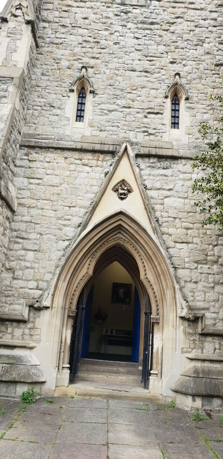 St Andrew’s Church | Thornhill Square, London N1 1BQ, UK | Phone: 020 7607 4552