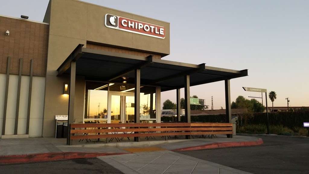 Chipotle Mexican Grill | 13916 Garvey Ave, Baldwin Park, CA 91706, USA | Phone: (626) 337-7362