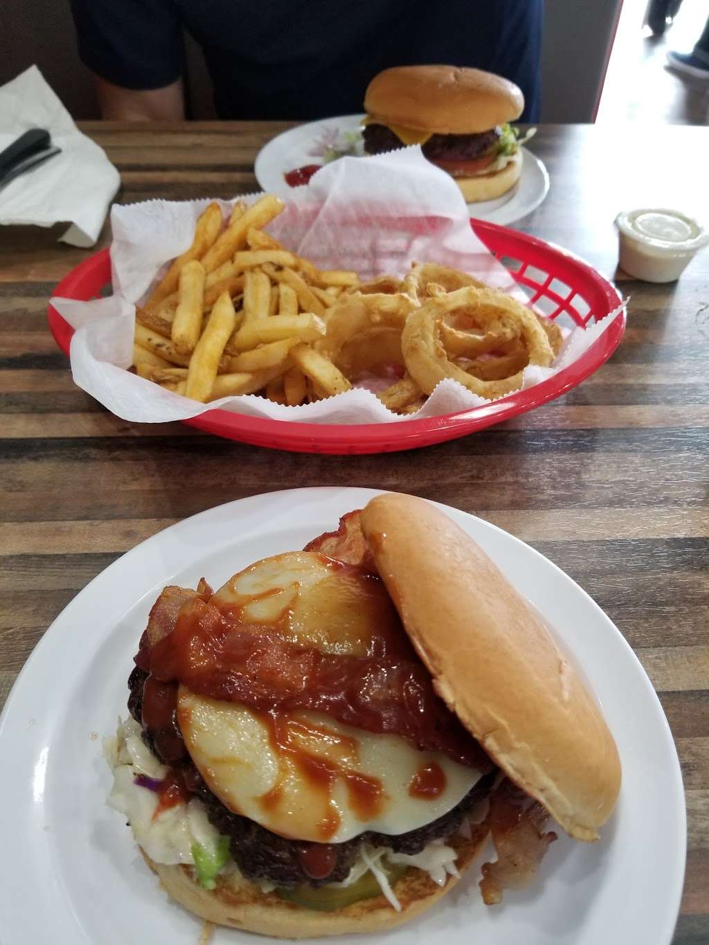 Stomps Burger Joint | 12705 Broadway St Suite 109, Pearland, TX 77584, USA | Phone: (832) 220-3335