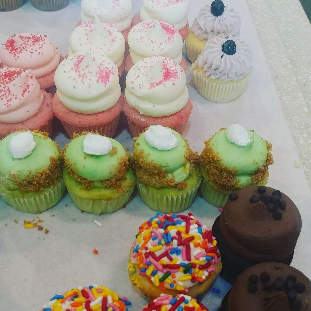 Gigis Cupcakes | 4747 Research Forest Dr Suite 150, The Woodlands, TX 77381, USA | Phone: (281) 651-5637