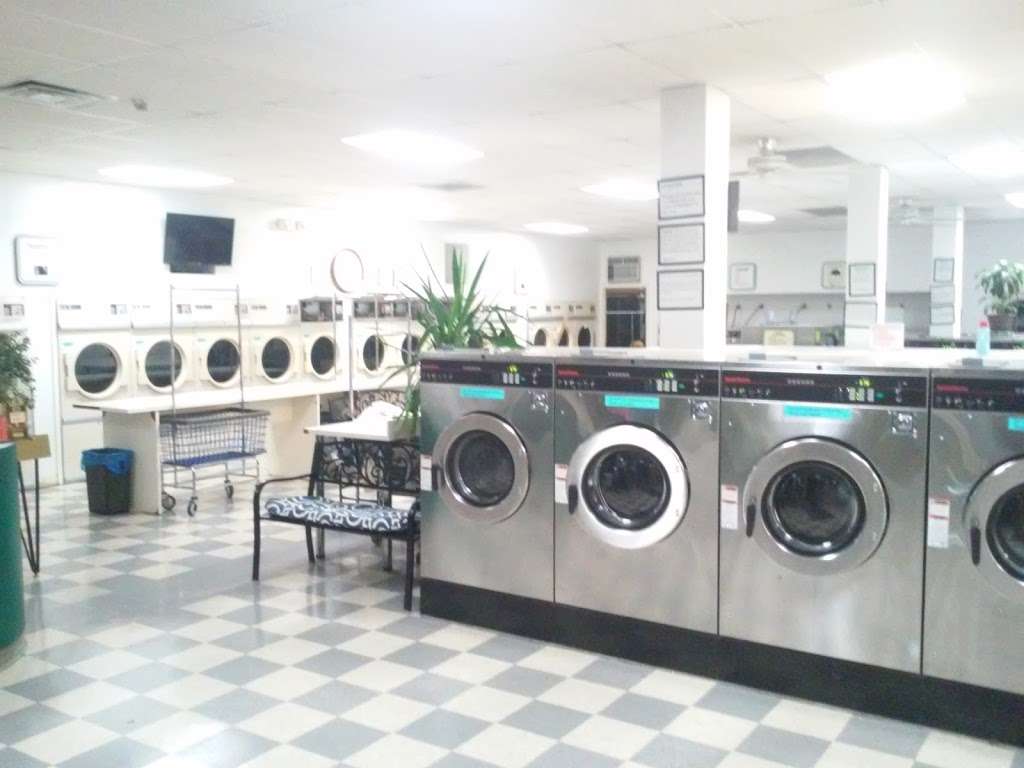 Central Park Coin Laundry | 7511 E Iliff Ave, Denver, CO 80231, USA | Phone: (303) 745-5803