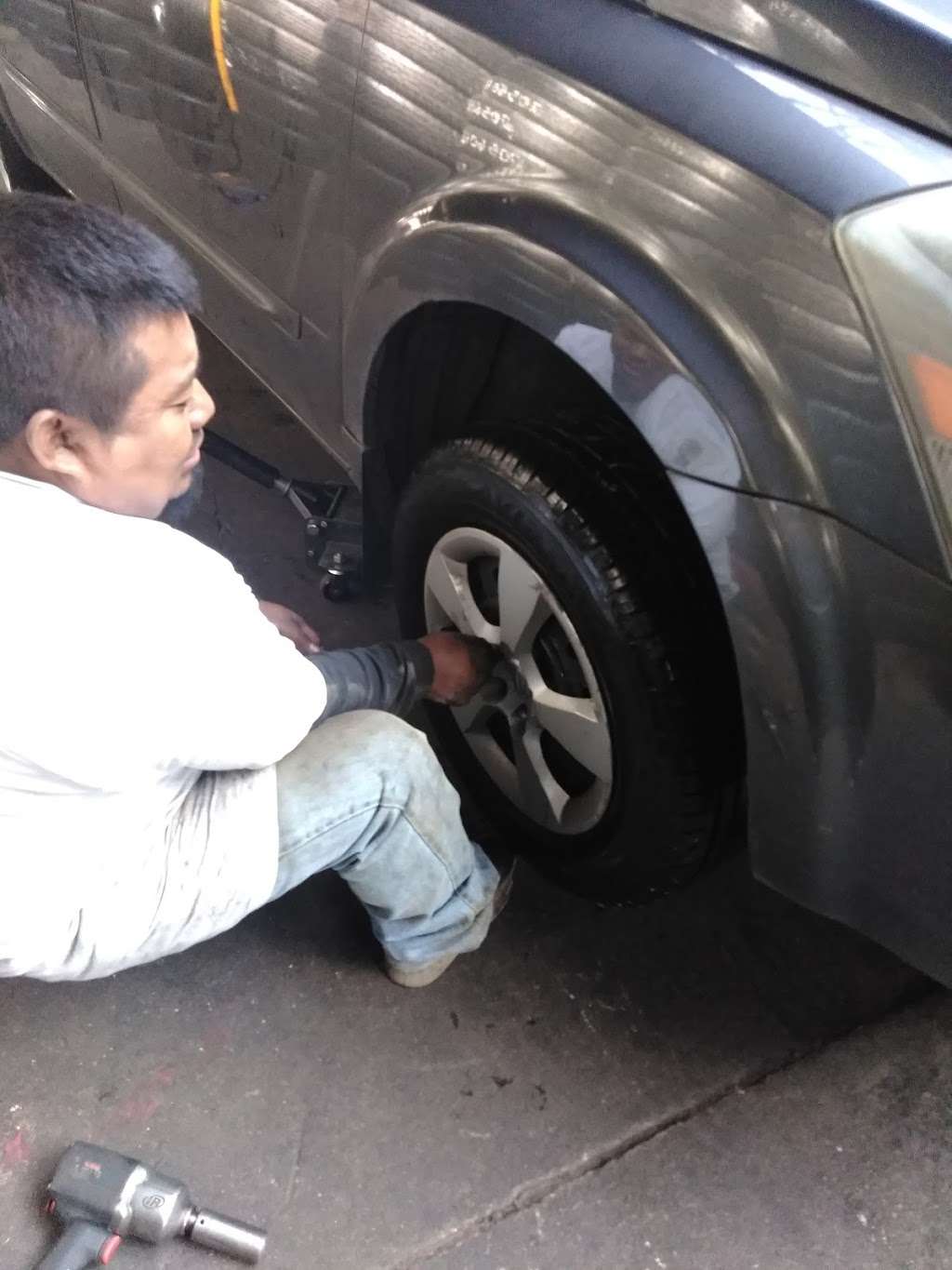 Jc Auto And Tire Shop | 5414 S Ashland Ave, Chicago, IL 60609, USA | Phone: (773) 916-9958