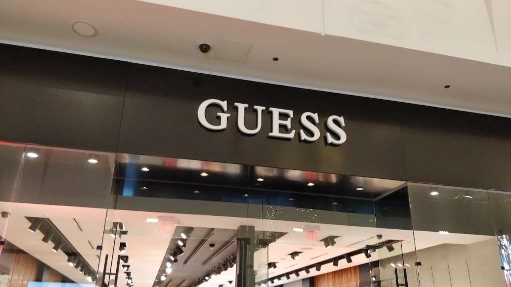 GUESS | 238 Los Cerritos Center Space A33, Cerritos, CA 90703, USA | Phone: (562) 402-8620