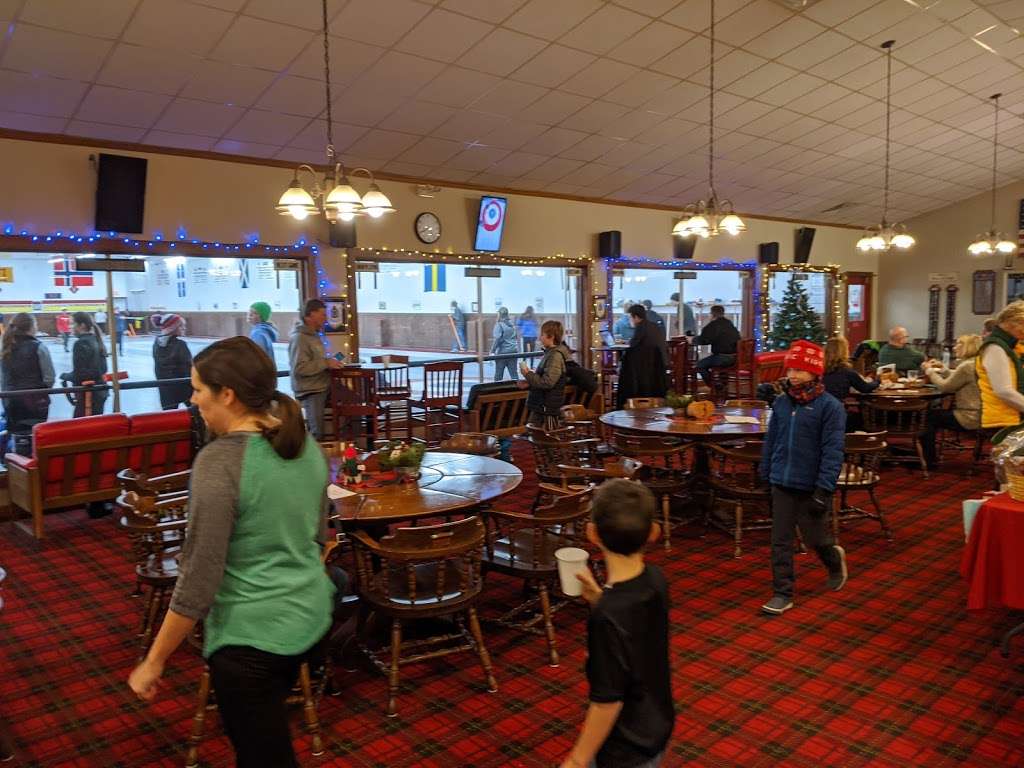 Kettle Moraine Curling Club | 2630 Oakwood Rd, Hartland, WI 53029, USA | Phone: (262) 367-8862