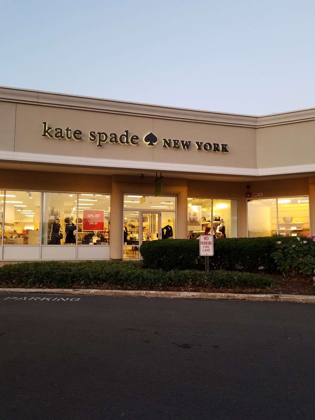 kate spade new york | 11211 120th Ave, Pleasant Prairie, WI 53158, USA | Phone: (262) 857-2554