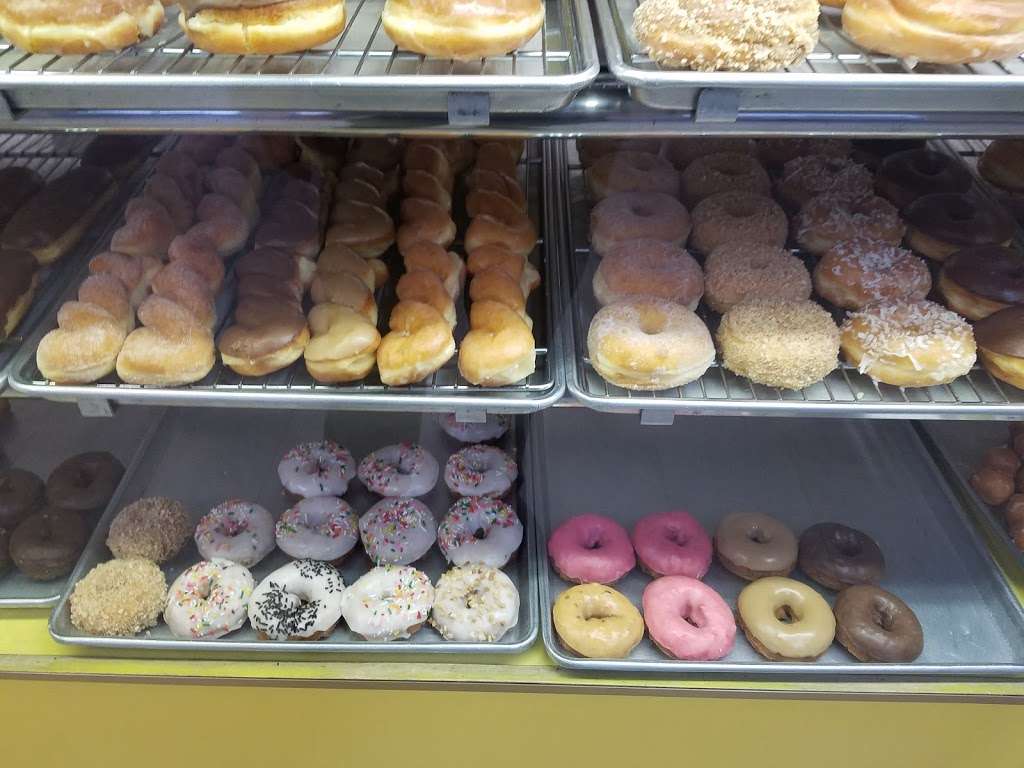 Bakers Dozen Donuts | 2620 Artesia Blvd, Redondo Beach, CA 90278, USA | Phone: (310) 379-0693