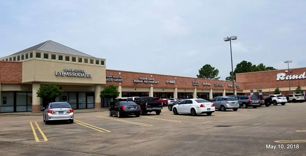 Bay Pointe Shopping Center | 2323 Clear Lake City Blvd, Houston, TX 77062