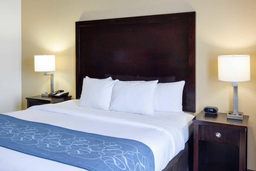 Comfort Suites Frisco | 9700 Dallas Pkwy, Frisco, TX 75034, USA | Phone: (972) 668-9700