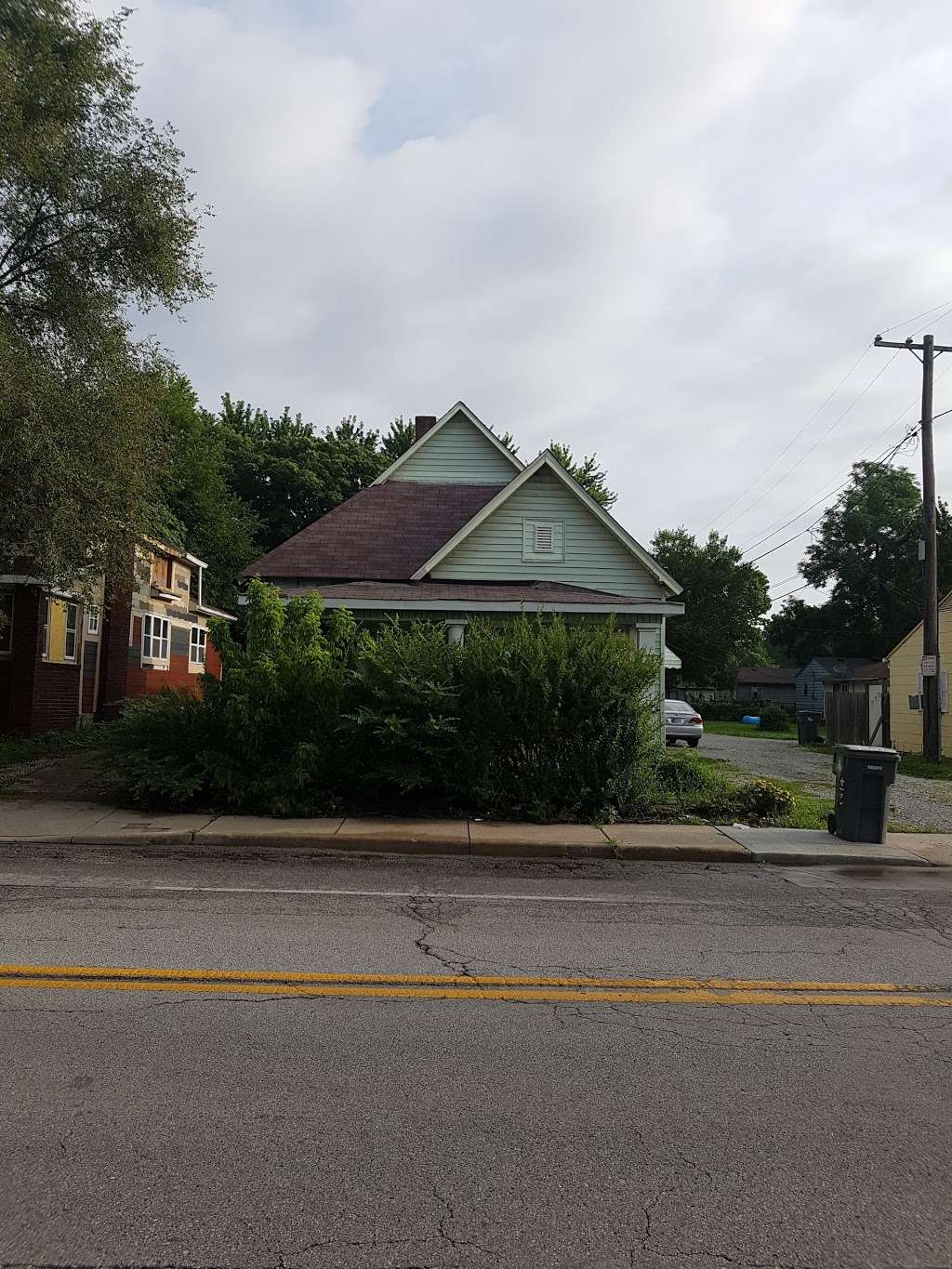 10th St & Lynn St | Indianapolis, IN 46222