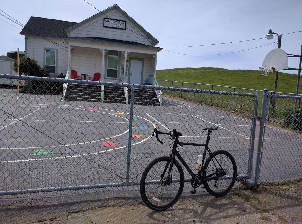 Lincoln Elementary School in Novato, CA 94947, USA