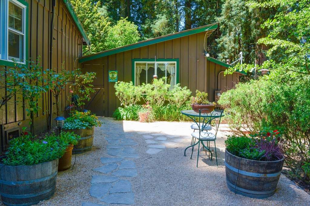 Hummingbird Hill Cottage | 11450 Barnett Valley Rd, Sebastopol, CA 95472, USA | Phone: (707) 971-0230