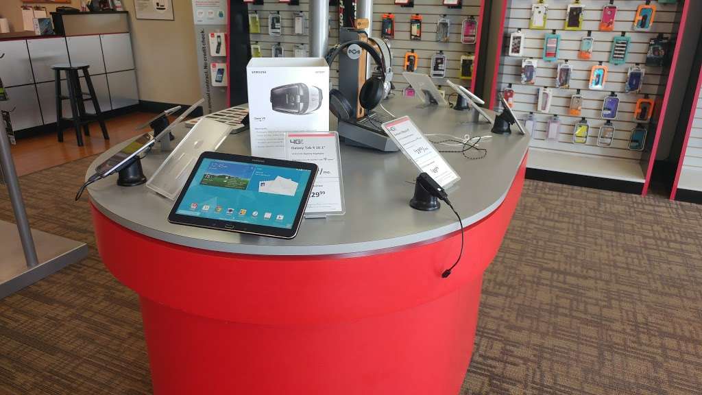 Verizon Authorized Retailer – Russell Cellular | 650 S Commercial St, Harrisonville, MO 64701, USA | Phone: (816) 884-3416