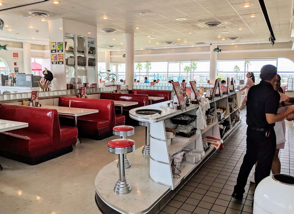 Rubys Diner | 245 N Harbor Dr, Redondo Beach, CA 90277, USA | Phone: (310) 376-7829