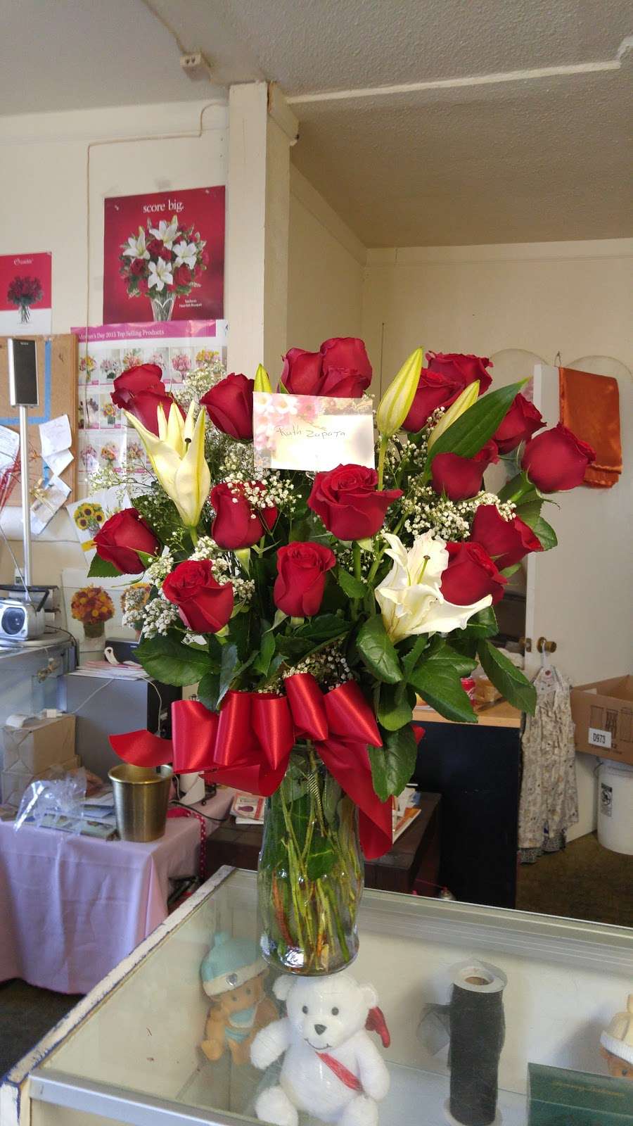 Noras Flowers | 10616 Jurupa Rd, Mira Loma, CA 91752, USA | Phone: (951) 685-3230