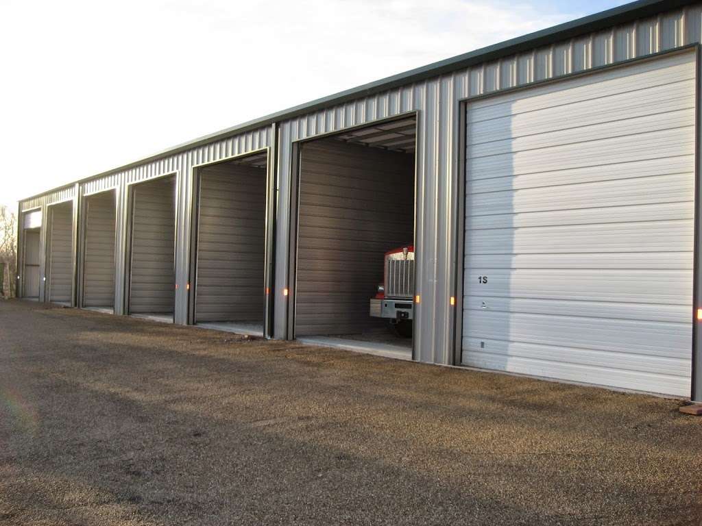 Bohmann Boat & RV Storage | 808 E 28th St, Lawrence, KS 66046 | Phone: (785) 423-0852