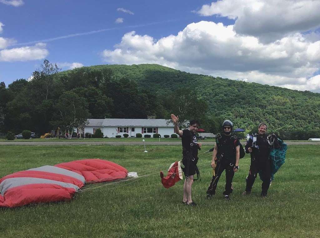 Endless Mountain Skydivers | 17 Runway Rd, Tunkhannock, PA 18657, USA | Phone: (570) 335-7628