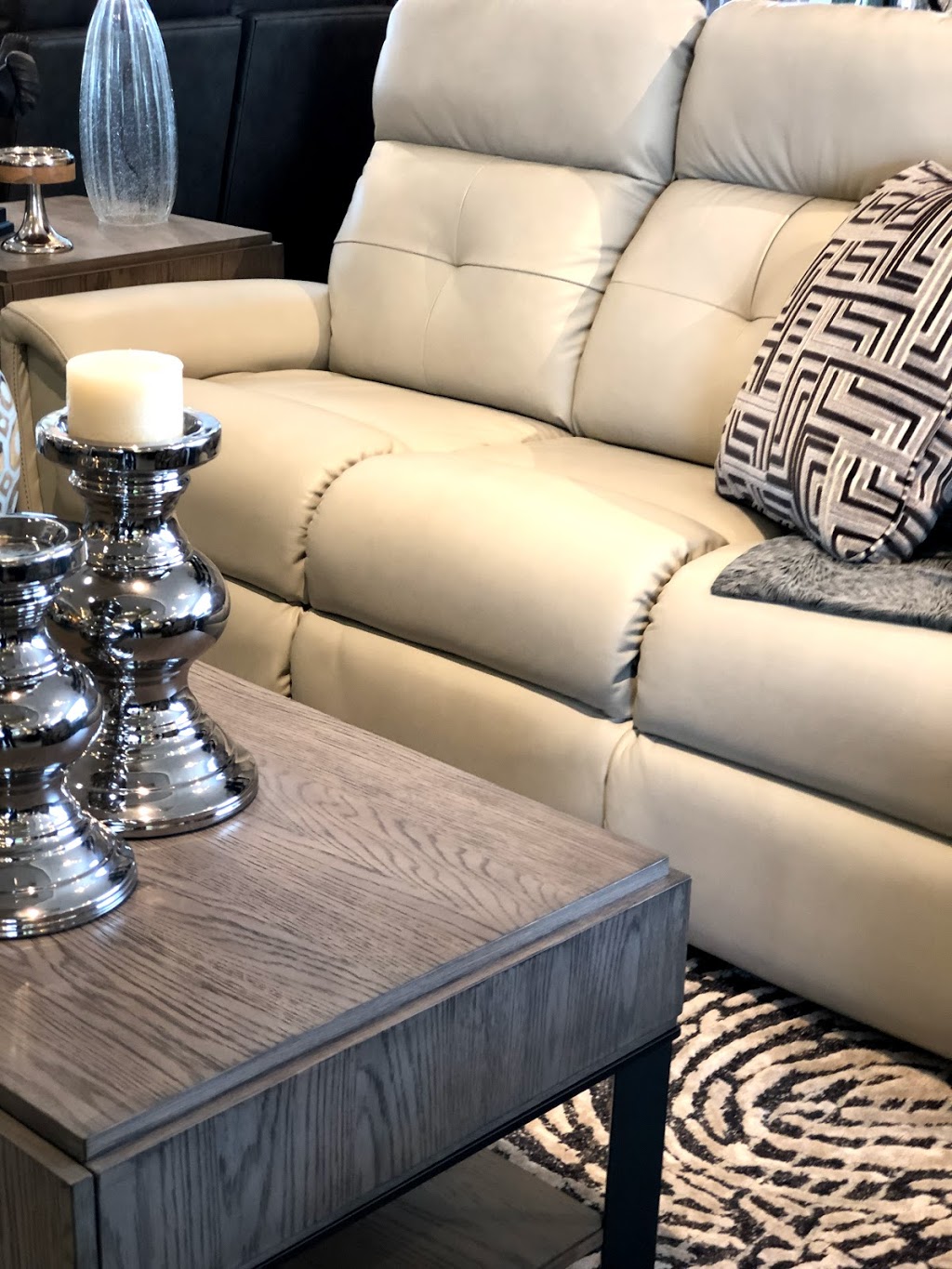 La-Z-Boy Furniture Galleries | 3450 Grapevine Mills Pkwy, Grapevine, TX 76051, USA | Phone: (972) 539-8072