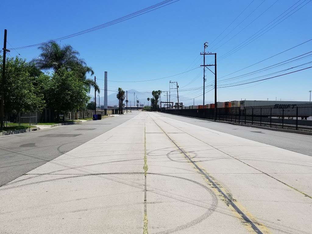 B.N.S.F. Intermodal Yard | 1535 W 4th St, San Bernardino, CA 92410, USA | Phone: (800) 795-2673