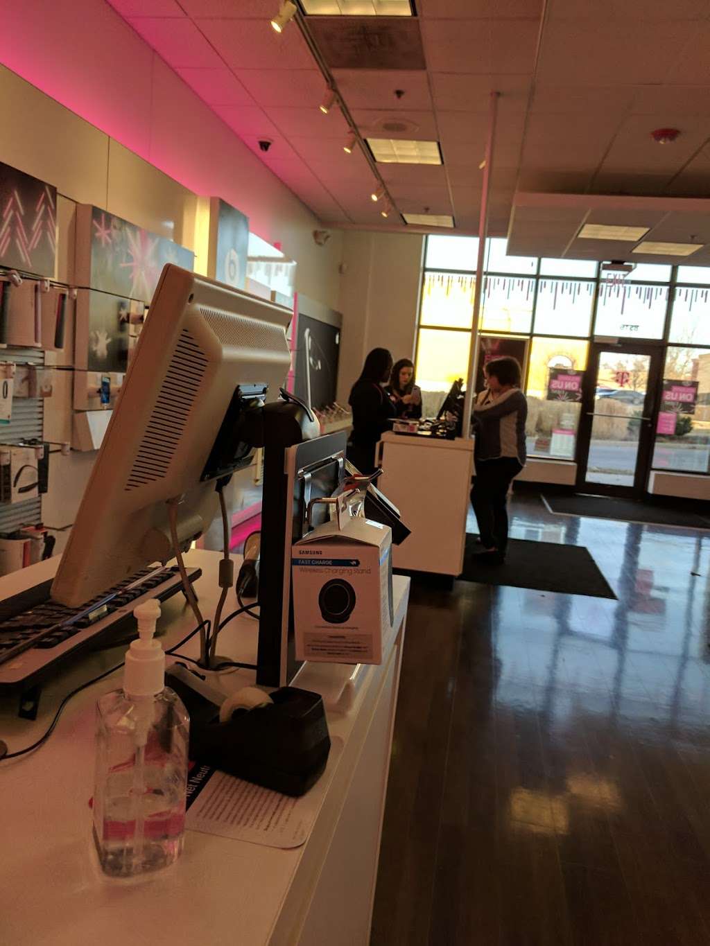 T-Mobile | 8516 NW Prairie View Rd, Kansas City, MO 64153, USA | Phone: (816) 741-8986