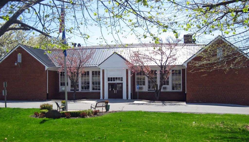 Fleur-De-Lis Montessori School | 105 E Washington St, Middleburg, VA 20176, USA | Phone: (540) 272-3295